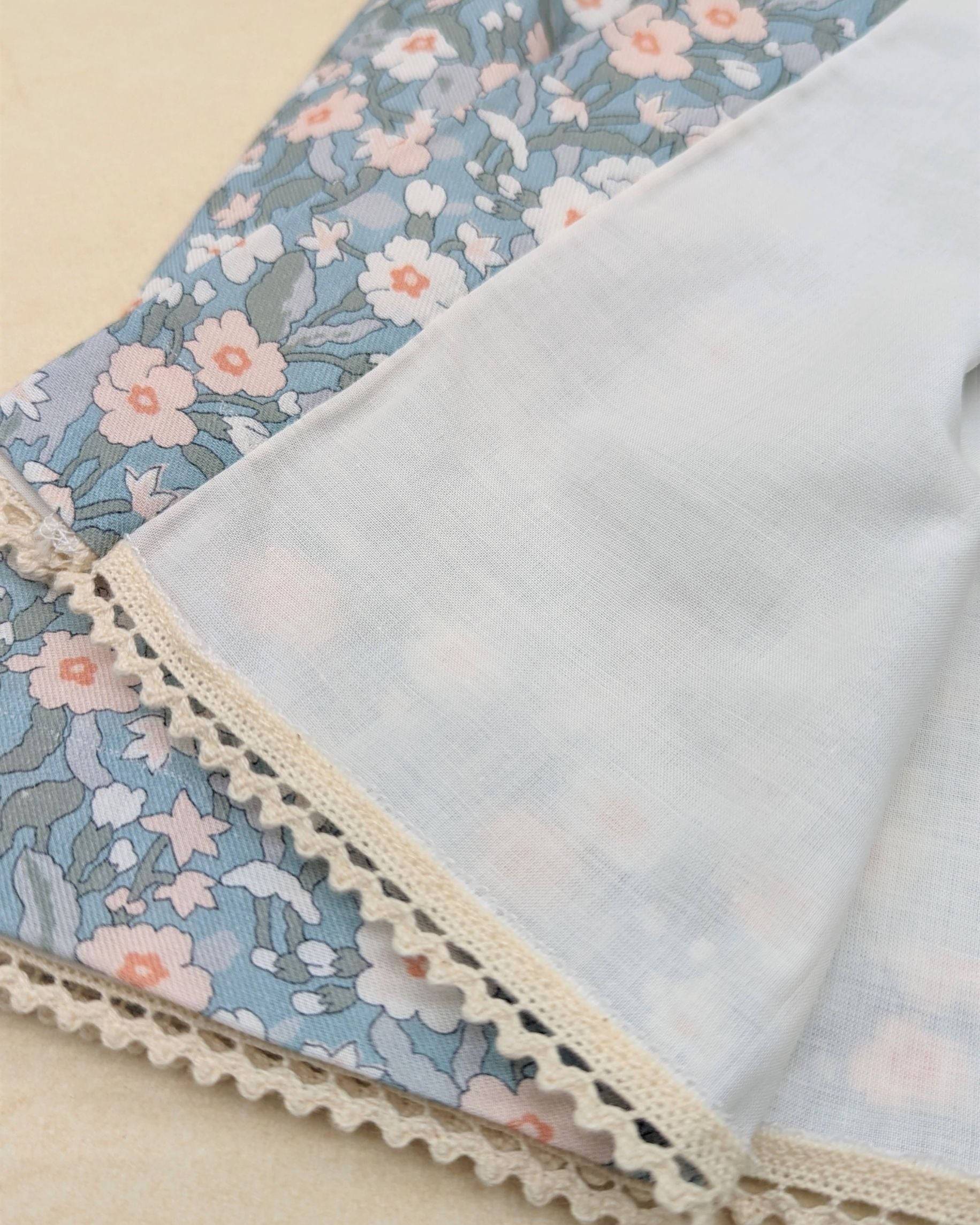 Faldón Pau invierno flores